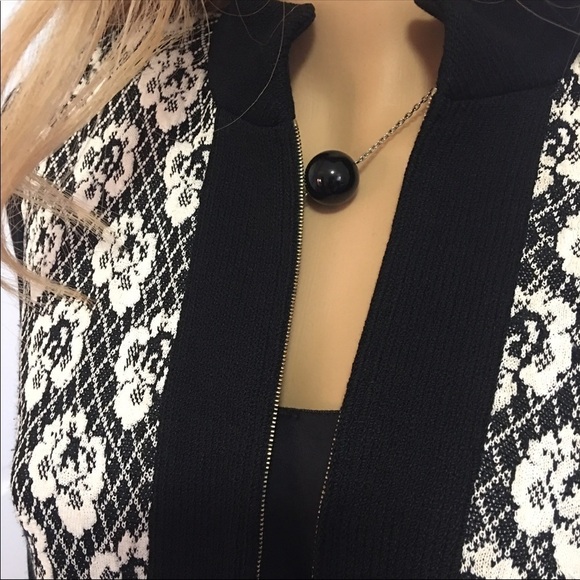 ST. JOHN KNIT JACKET SIZE 6 MINT CONDITION - Picture 10 of 10